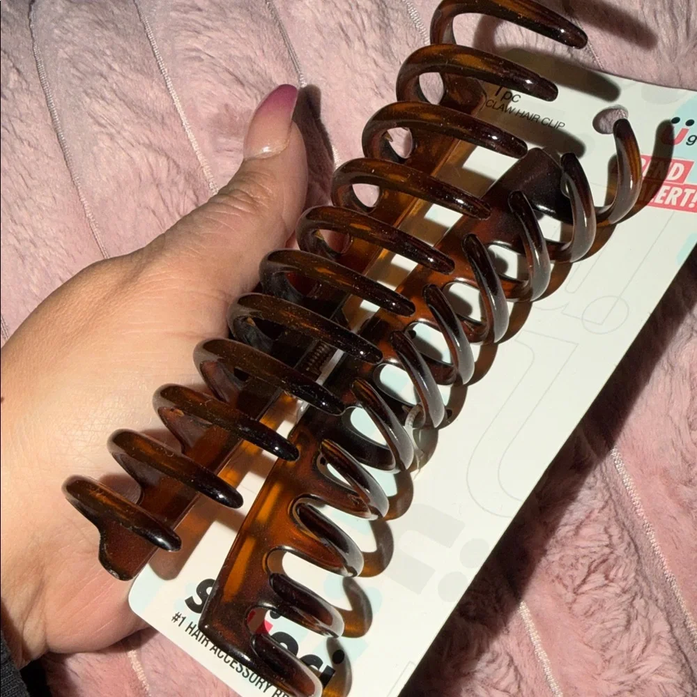 Scunci Brown Claw‎ Hair Clip